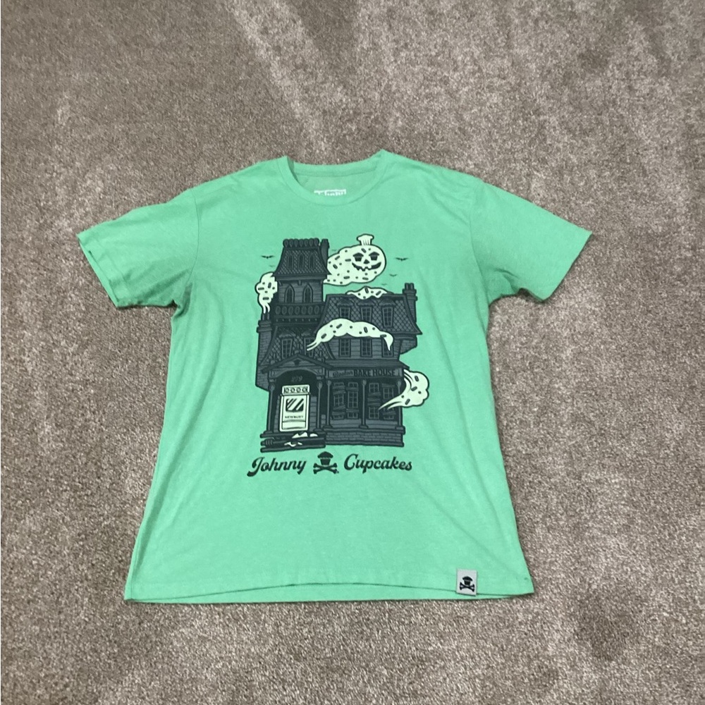 Johnny Cupcakes Vintage Halloween Glow in the Dark Medium T-shirt, Gently worn.
